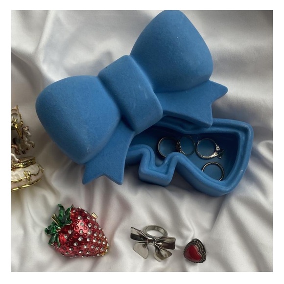 Urban Outfitters Blue Bow Flocked Trinket Box - Picture 6 of 9